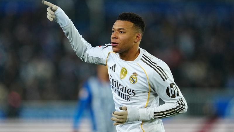 PTSD了？当值德国籍VAR裁判提醒主裁河南队后卫用手阻挡射门（又触发PTSD？德国籍VAR提示主裁：河南后卫手球封堵射门）