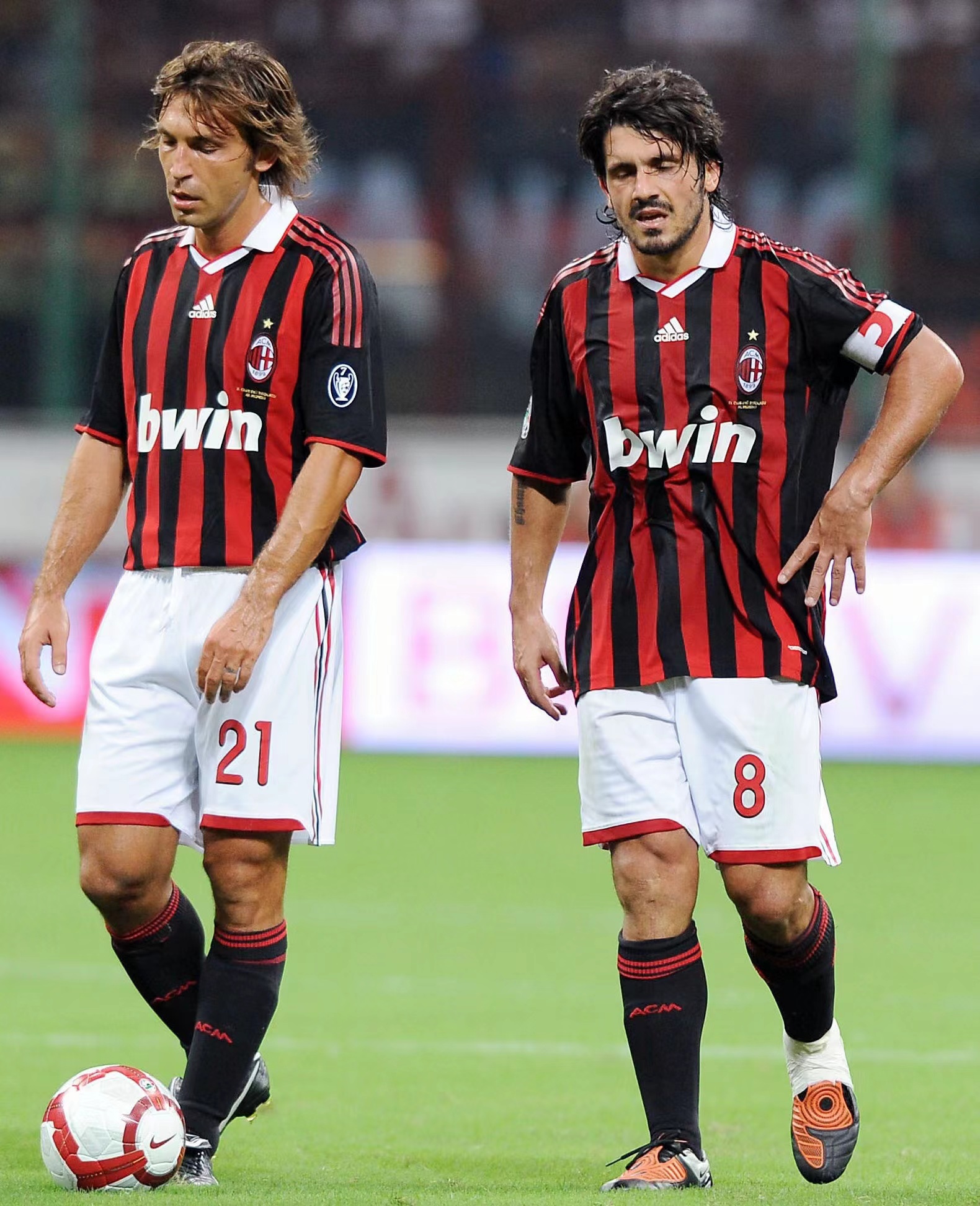 成都蓉城新掌门人徐正源成功续约，签约韦世豪、周定洋，球队迅速提升，备战亚冠，力争争冠。（徐正源续约敲定，成都蓉城签下韦世豪与周定洋，实力跃升备战亚冠，剑指冠军）