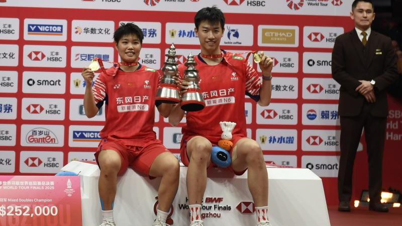 4-0！林诗栋晋级决赛对阵张本智和，向鹏输球，却收获更多加油声（4-0横扫！林诗栋闯入决赛将战张本智和，向鹏虽败收获更多喝彩）