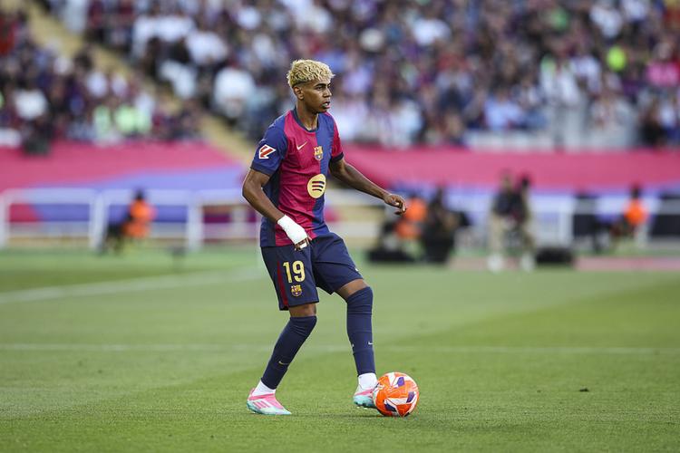 C罗：我和乔治娜计划世界杯后再举行婚礼，带着奖杯去庆祝（C罗称与乔治娜计划把婚礼安排在世界杯之后，盼捧杯同庆）