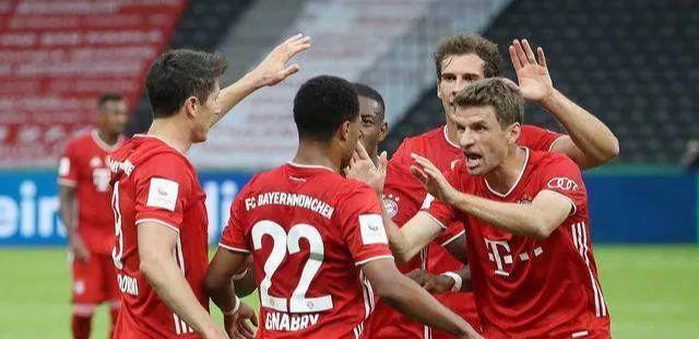 1-1战平，利物浦丢三分！英超积分榜：切尔西1-3惨败，阿森纳稳居榜首（英超综述：利物浦1-1憾平无缘三分，切尔西1-3不敌，阿森纳继续领跑积分榜）