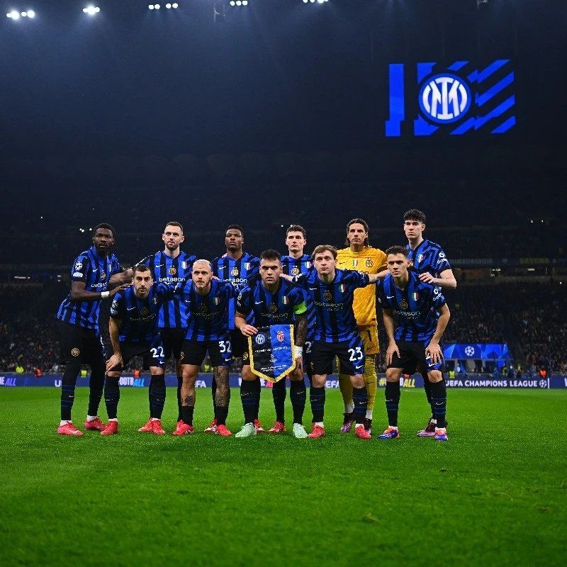 普拉蒂尼等尤文传奇与一线队见面，并参观海瑟尔惨案纪念碑（普拉蒂尼领衔尤文名宿与一线队会面，赴海瑟尔惨案纪念碑缅怀）