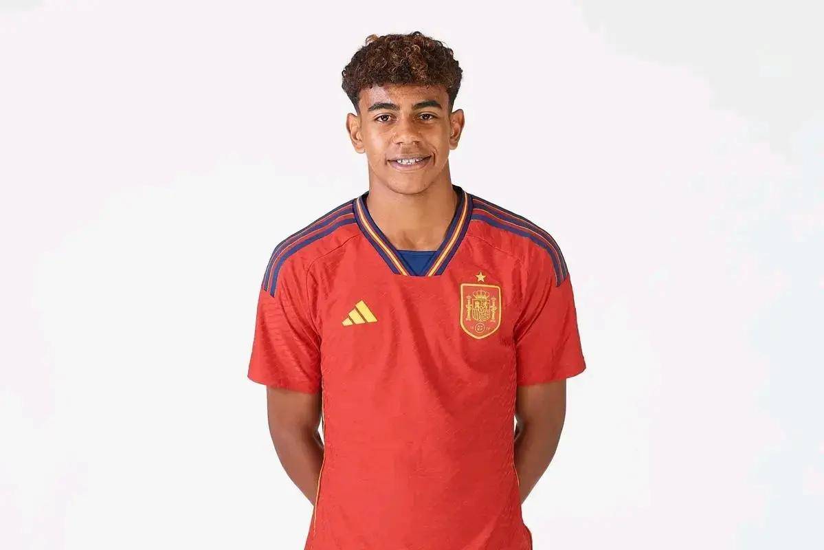 懂球帝12周年120大瞬间总冠军：球王加冕，梅西捧起大力神杯（懂球帝12周年120大瞬间之巅：球王封王，梅西高举大力神杯）